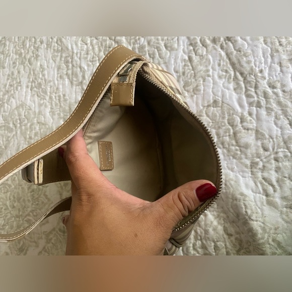 Burberry small purse super cute - Picture 1 of 11